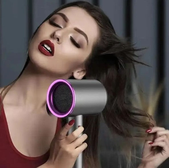 Uscator profesional ionic, potrivit pentru toate tipurile de par